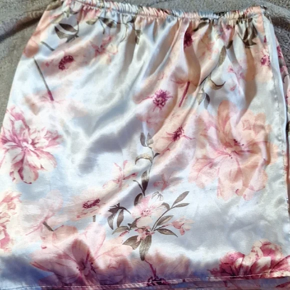 3 Piece Plus size Floral Satin Kimono Robe, Shirt and Shorts - Picture 8 of 10